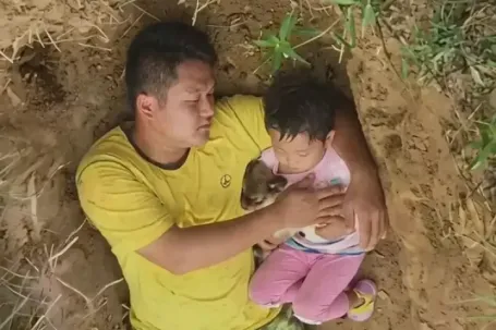 Cô bé được bố đào sẵn mộ 9 năm trước giờ ra sao?