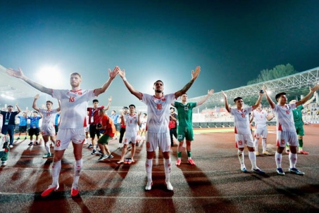 ĐT Việt Nam ăn mừng theo phong cách Viking, sao Malaysia chúc mừng Patrik Lê Giang