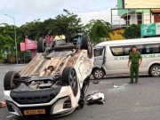 Xe 16 chỗ tông taxi 'lấm lưng trắng bụng', nhiều người bị thương, có trẻ em