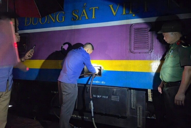 Phá đường dây rút trộm hàng trăm nghìn lít dầu tàu hỏa tại Ga Vinh