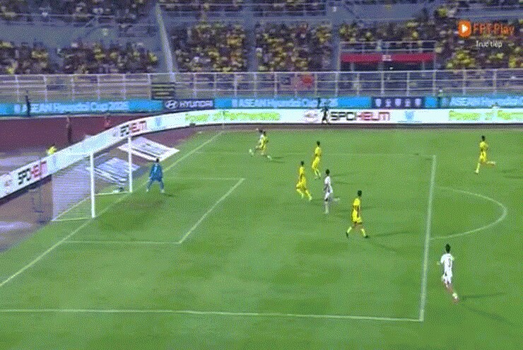 Xuân Son, Van Persie và những pha bay người đánh đầu ghi bàn đẹp nhất