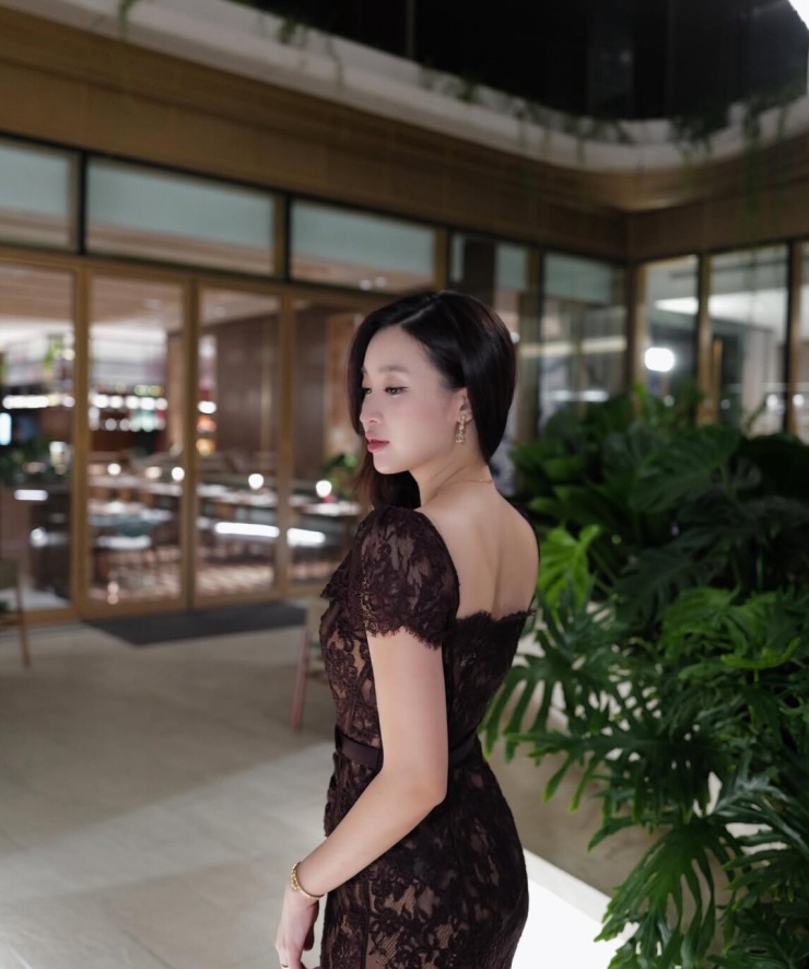 Đỗ Mỹ Linh khoe dáng với set đồ hơn 1,7 tỷ đồng - 1