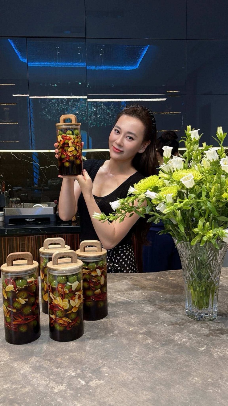 Cuộc sống hiện tại của Phương Oanh chủ yếu xoay quanh gia đình, con cái.