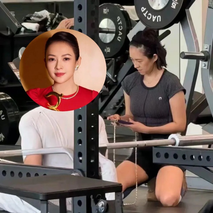 Chương Tử Di trong phòng tập hôm 15/8. Ảnh: Weibo