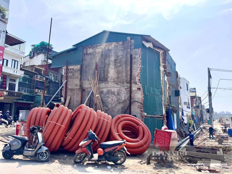 Theo phương án được phê duyệt, toàn bộ khu đất có diện tích khoảng 6.803m², kéo dài giữa hai tuyến đường La Thành và Vành đai 1 thuộc địa bàn phường Ô Chợ Dừa (Hà Nội), sẽ được tổ chức lại để hình thành hệ thống bãi đỗ xe, nhà để xe, cây xanh, vườn hoa cùng các hạng mục hạ tầng kỹ thuật.