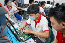 Học nghề sửa chữa điện thoại, laptop năm 2026: Cơ hội thật hay chỉ là lời quảng cáo?