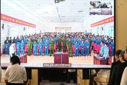 Ca sĩ Chi Dân, 'Cô tiên từ thiện' xin điều chỉnh thông tin trong đại án ma túy VN10