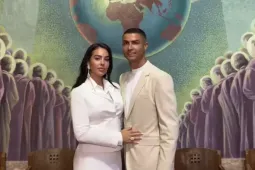 Ronaldo - Georgina cưới tại phòng khách nhà mình