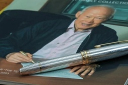 Bút máy của cố thủ tướng Singapore Lý Quang Diệu được đấu giá 360.000 USD