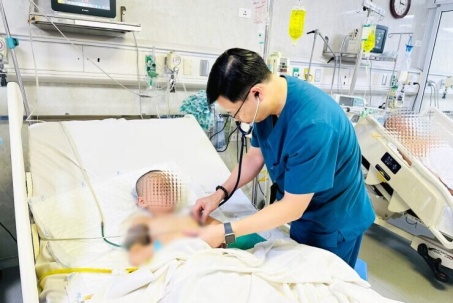 Bác sĩ chạy đua cấp cứu bé trai 6 tuổi ngã từ độ cao 10m bị cọc sắt đâm xuyên người
