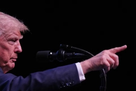 Tổng thống Mỹ Trump tuyên bố chặn chương trình hạt nhân của Iran, dọa tấn công Oman