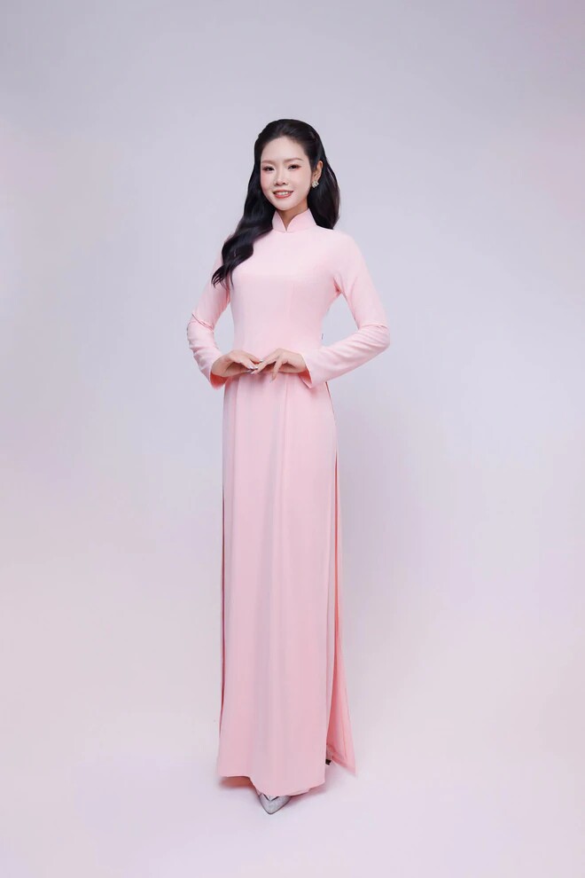 Ngọc Châu là một trong 3 nữ sinh của Đại học Kinh tế Quốc dân lọt chung khảo Hoa hậu Việt Nam.