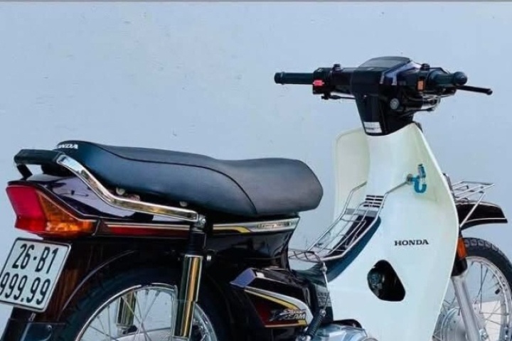 Honda Dream Việt 13 năm tuổi biển ngũ quý 9 được chào giá 245 triệu đồng