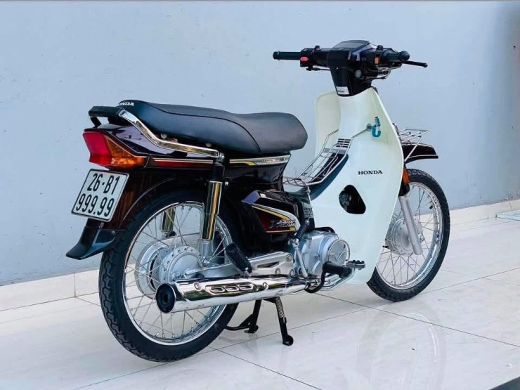 Honda Dream Việt 13 năm tuổi biển ngũ quý 9 được chào giá 245 triệu đồng - 1