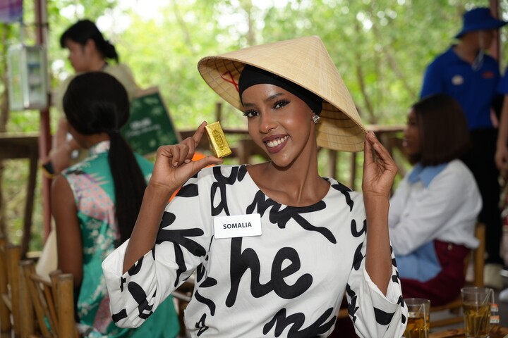 Các mỹ nhân Miss World 2026 mò cua bắt ốc, lội bùn trồng cây ở Hải Phòng - 9
