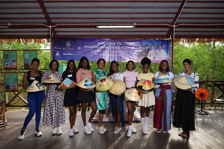 Các mỹ nhân Miss World 2026 mò cua bắt ốc, lội bùn trồng cây ở Hải Phòng - 7