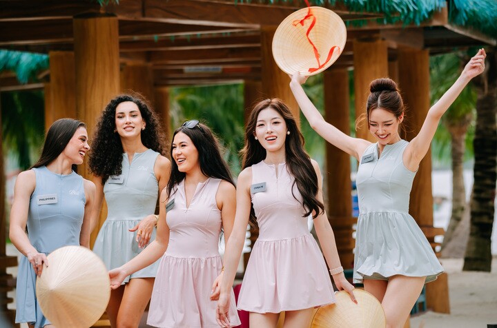 Các mỹ nhân Miss World 2026 mò cua bắt ốc, lội bùn trồng cây ở Hải Phòng - 14