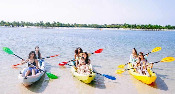 Các mỹ nhân Miss World 2026 mò cua bắt ốc, lội bùn trồng cây ở Hải Phòng - 13