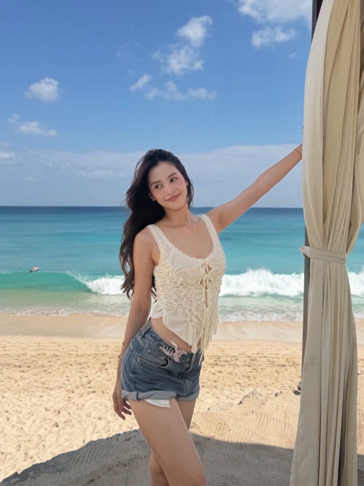 Ảnh sao 18/8: Quang Minh hẹn hò bà xã ở Malaysia - 4