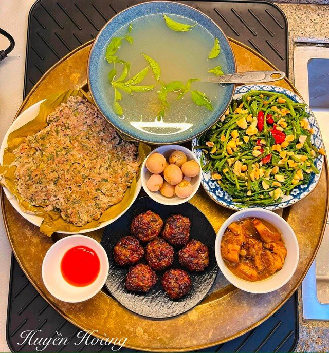 7 mâm cơm gia đình khiến đứa trẻ chỉ mê cơm mẹ nấu - 1