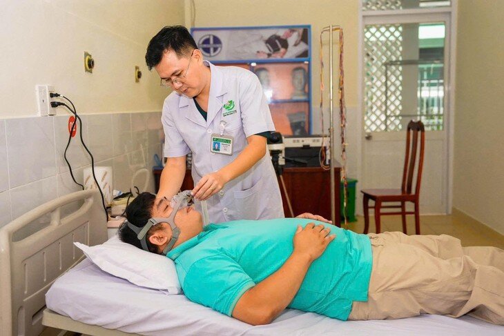 Bệnh nhân nam ngưng thở 130 lần mỗi giờ khi ngủ. Ảnh: BVCC.