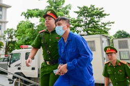 Xét xử cựu Thứ trưởng với cáo buộc để cấp dưới "hành" doanh nghiệp, bắt đưa tiền “bôi trơn”