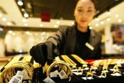 Giá vàng hôm nay 18/8: Tăng mạnh, vượt 4.400 USD/ounce