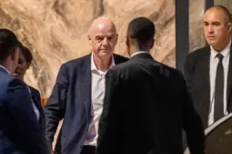 Chủ tịch FIFA Gianni Infantino đối mặt nguy cơ không được tranh cử