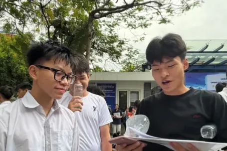 Thi lớp 10 còn hai môn Văn và Toán là 'quay về thời kỳ 30 năm trước'