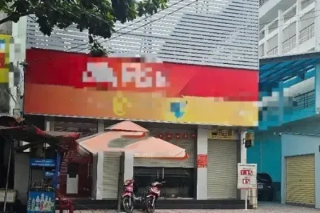 Bảo vệ ngân hàng dùng dây xích đánh đồng nghiệp nhập viện vì đến thay ca trễ