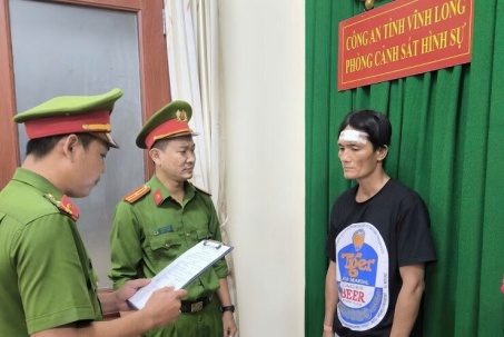 Gây án mạng chỉ vì bạn gái đi ăn với người khác