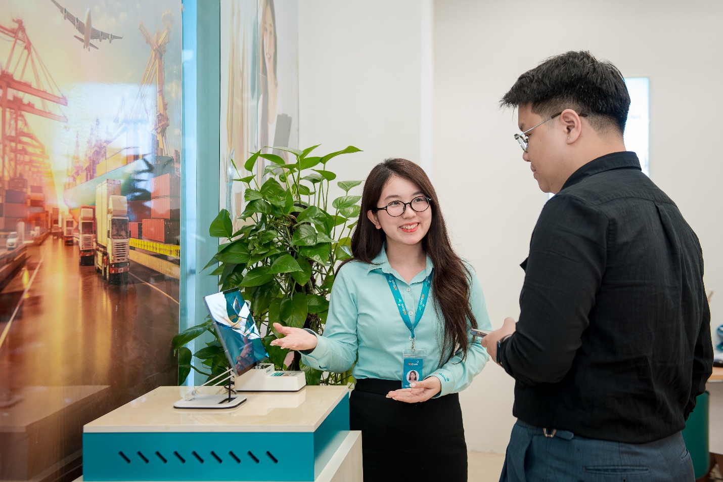 Khách hàng được hướng dẫn thực hiện giao dịch theo nhu cầu