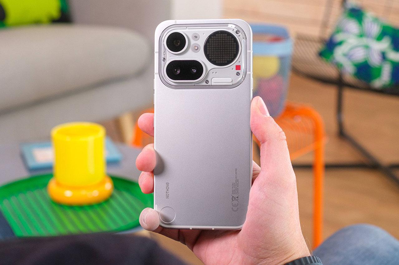 Nothing Phone Pro. Ảnh: GSMArena