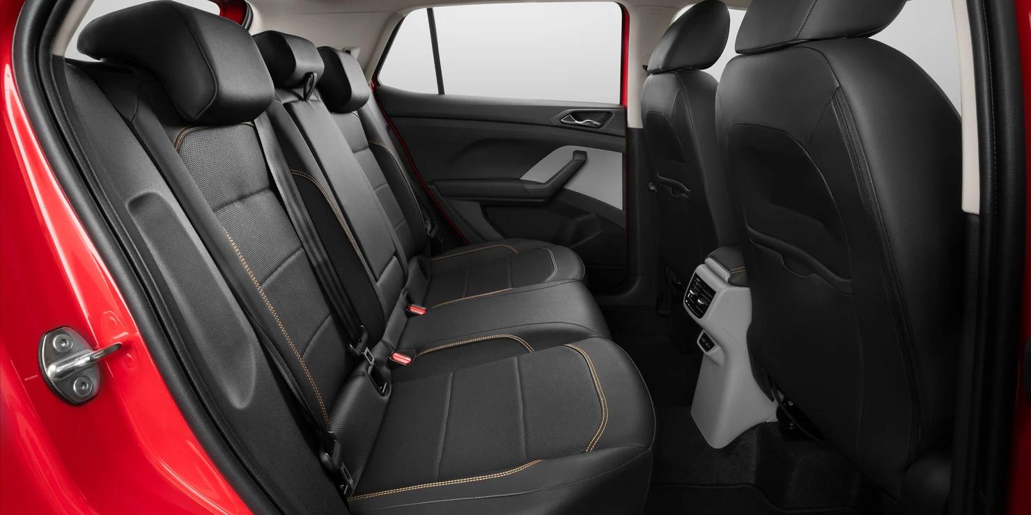 Không gian hàng ghế sau của Skoda Kushaq.