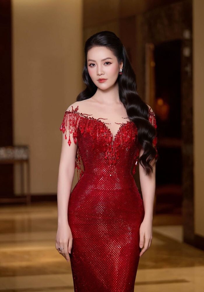 Á hậu, MC Thụy Vân. 