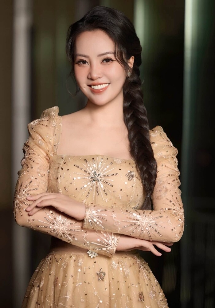 Á hậu, MC Thụy Vân. 