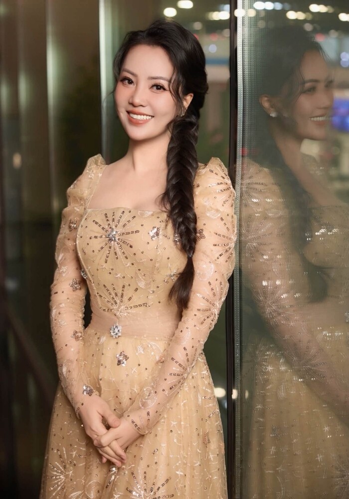 Người đẹp được khen rạng rỡ, tươi trẻ ở tuổi 40.&nbsp;