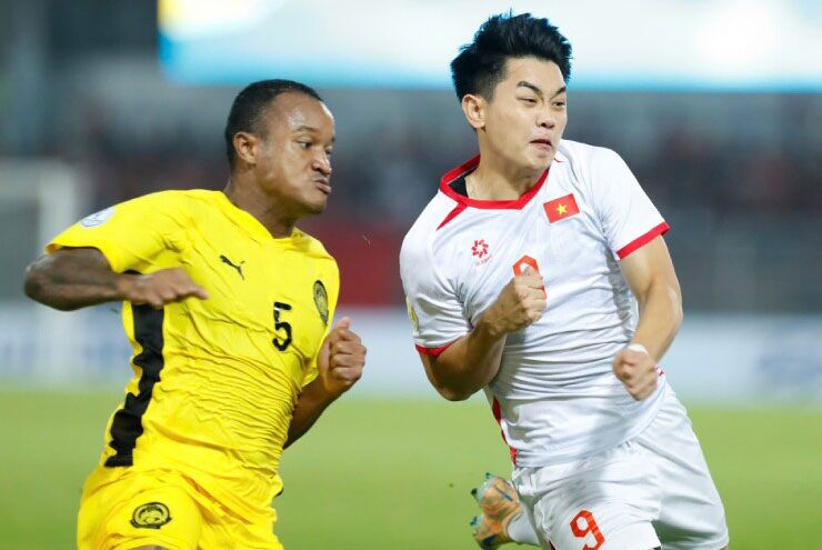 Trực tiếp bóng đá ĐT Việt Nam - Malaysia: Đình Bắc đá chính, thầy Kim thay 5 vị trí (AFF Cup)