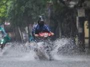 Miền Bắc, miền Trung mưa lớn đến bao giờ?
