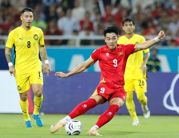 Trực tiếp bóng đá ĐT Việt Nam - Malaysia: Xuân Son hoàn tất cú đúp (AFF Cup) (Hết giờ) - 2