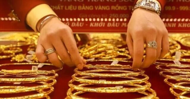 Giá vàng hôm nay 19/8: Quay đầu lao dốc
