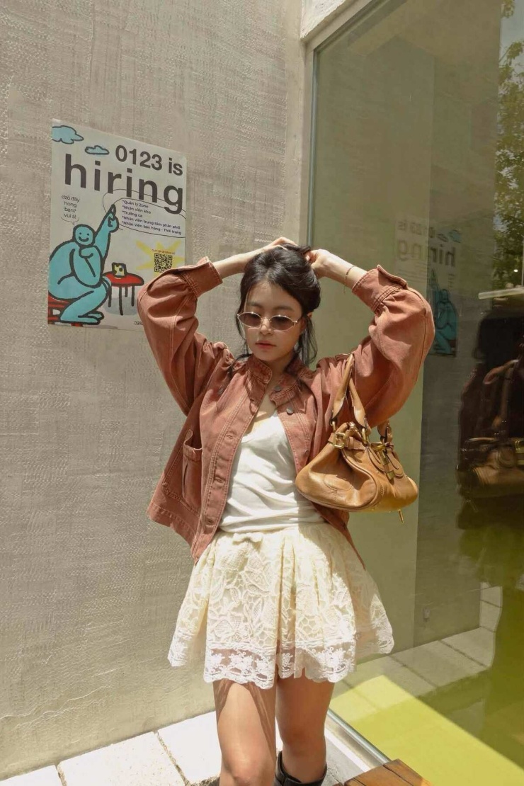Hoàng Thùy Linh được khen 'lão hóa ngược' nhờ cách phối đồ - 2