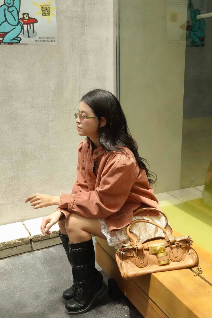 Hoàng Thùy Linh được khen 'lão hóa ngược' nhờ cách phối đồ - 5
