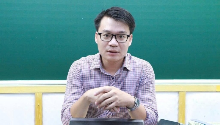 Theo thầy Vũ Khắc Ngọc, áp lực tâm lý và động cơ thi thay đổi có thể là hai yếu tố khiến điểm thi lại của học sinh Chuyên Tuyên Quang thấp hơn nhiều lần 1.