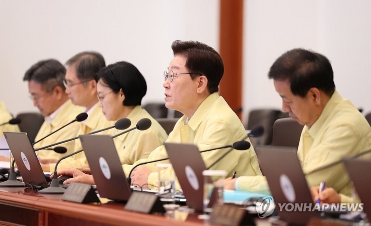 Tổng thống Hàn Quốc Lee Jae Myung tại phiên họp Nội các ngày 18/8. Ảnh: Yonhap