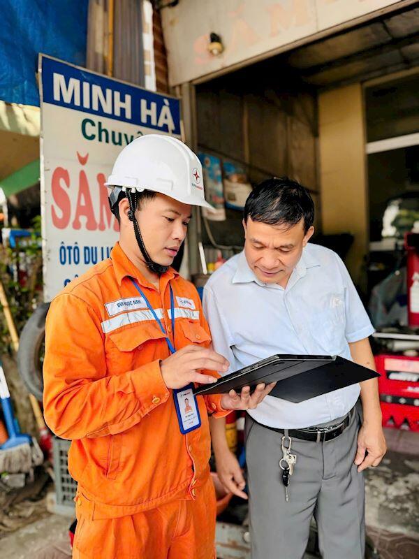 Người dân nên chủ động theo dõi sản lượng điện tiêu thụ mỗi ngày để có thể điều chỉnh sao cho hợp lý.