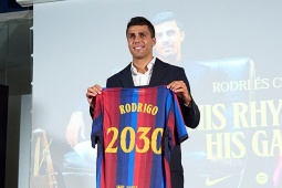 Rodri chính thức gia nhập Barcelona, "xát muối" vào nỗi đau của Real Madrid