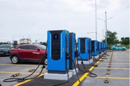 Quy chuẩn mới: Trạm dừng nghỉ phải dành tối thiểu 10% chỗ đỗ cho xe sạc điện