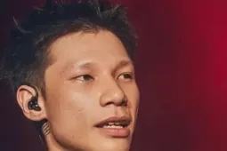 Số phận 19 ca khúc thô tục