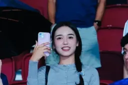 CĐV Thái Lan xếp hàng xuyên đêm, đội mưa mua vé chung kết ASEAN Cup chờ Việt Nam